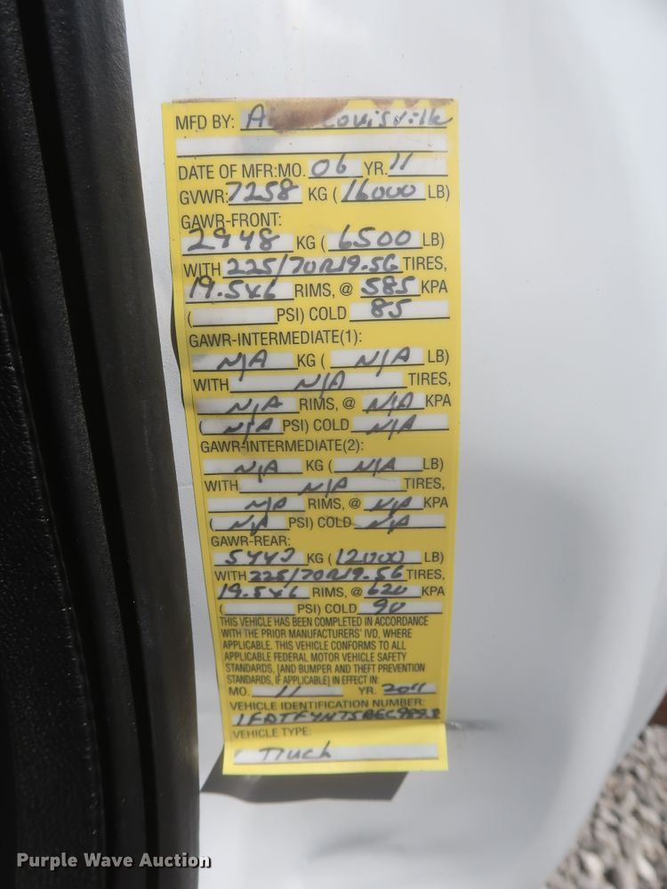 image for item HJ9408 2011 Ford F450 Super Duty XL  flatbed truck