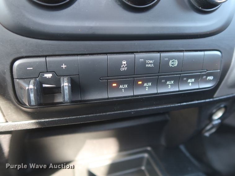 image for item HJ9471 2015 Dodge Ram 4500HD  utility truck