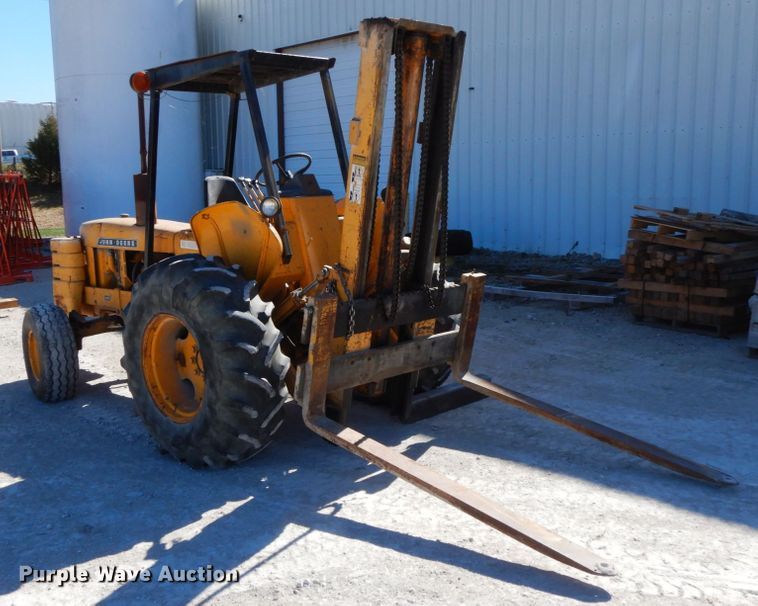 image for item HJ9749 1978 John Deere 480B  forklift