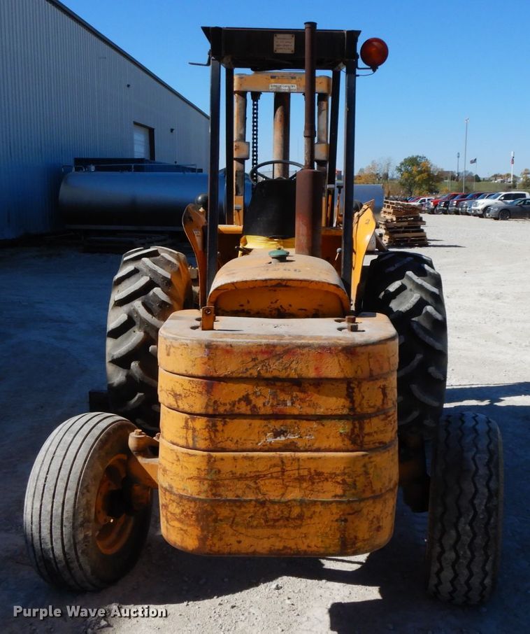 image for item HJ9749 1978 John Deere 480B  forklift