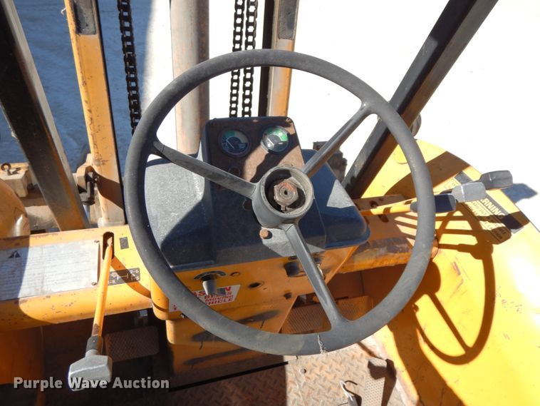 image for item HJ9749 1978 John Deere 480B  forklift