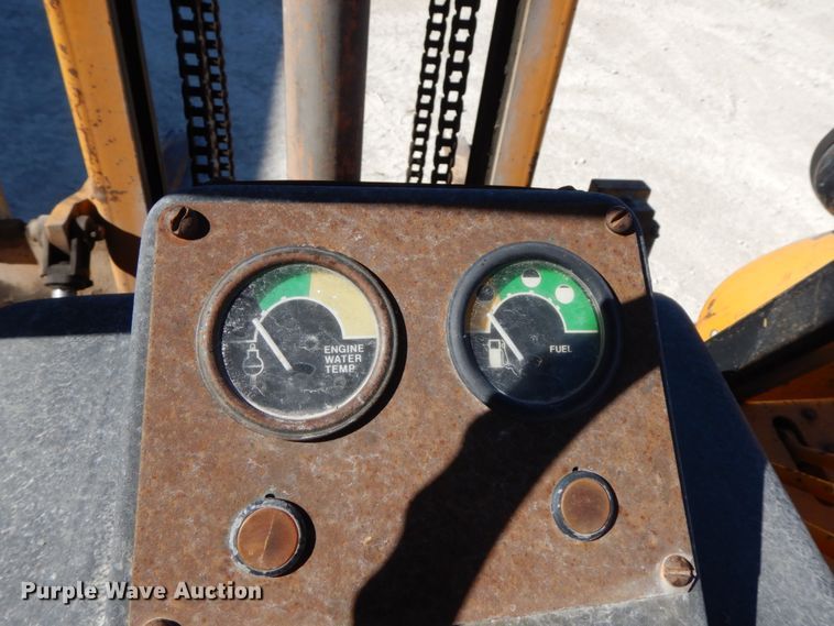 image for item HJ9749 1978 John Deere 480B  forklift