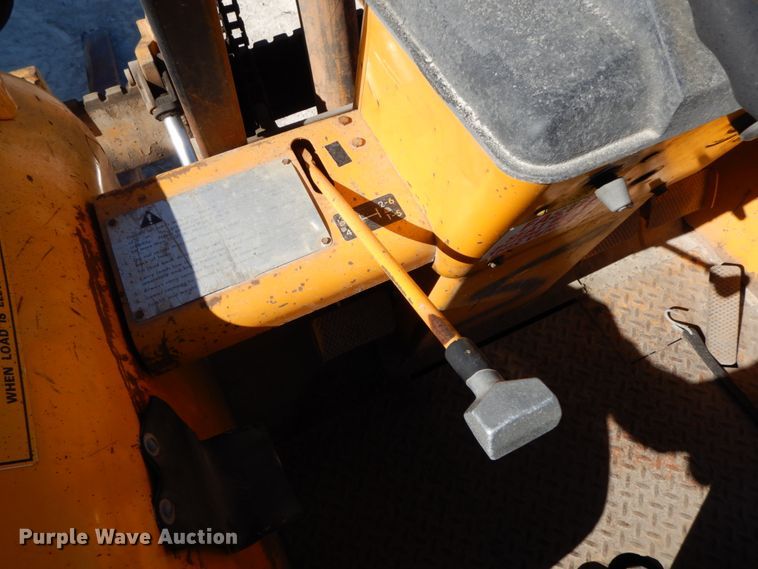 image for item HJ9749 1978 John Deere 480B  forklift