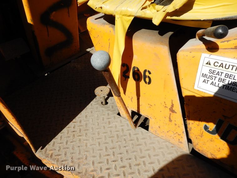 image for item HJ9749 1978 John Deere 480B  forklift