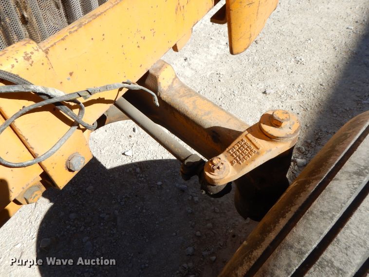 image for item HJ9749 1978 John Deere 480B  forklift