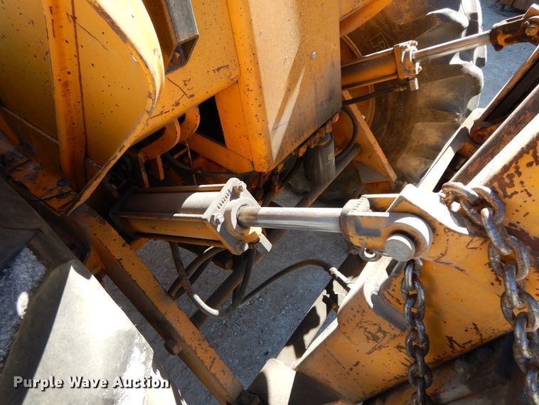 image for item HJ9749 1978 John Deere 480B  forklift