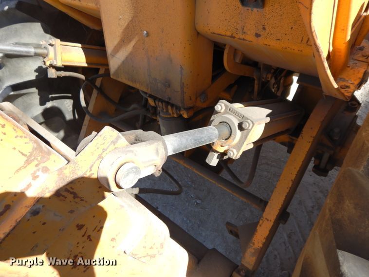 image for item HJ9749 1978 John Deere 480B  forklift