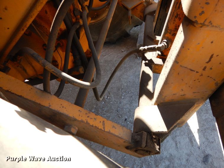 image for item HJ9749 1978 John Deere 480B  forklift