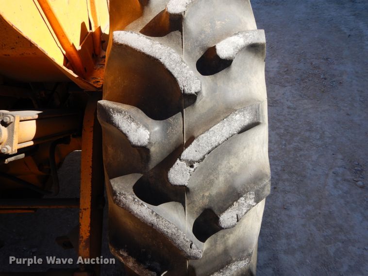 image for item HJ9749 1978 John Deere 480B  forklift