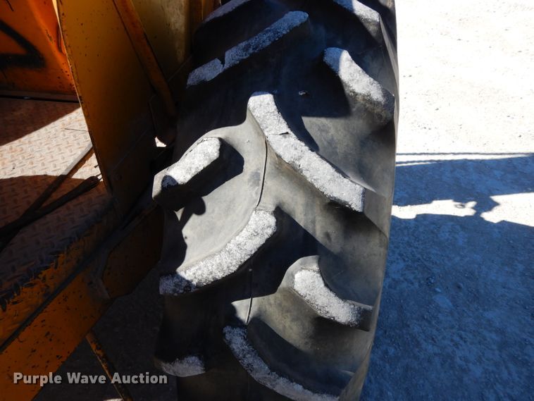 image for item HJ9749 1978 John Deere 480B  forklift