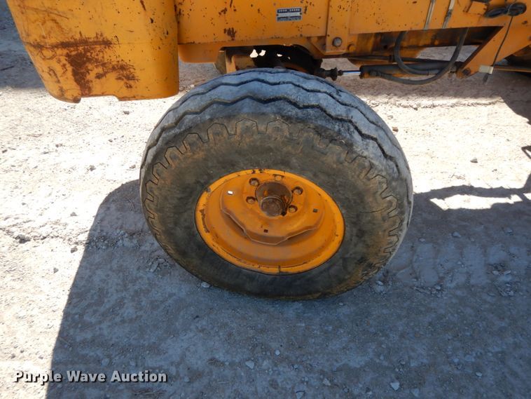 image for item HJ9749 1978 John Deere 480B  forklift