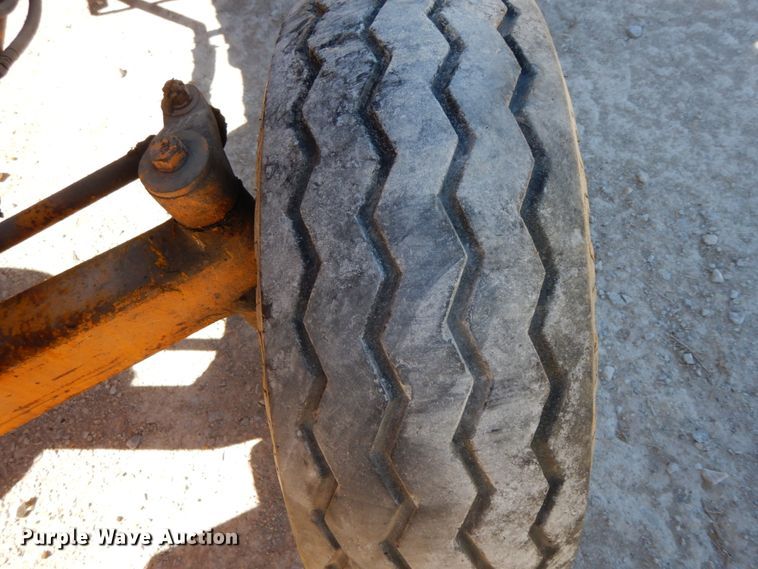 image for item HJ9749 1978 John Deere 480B  forklift