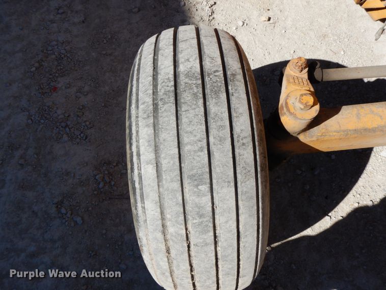 image for item HJ9749 1978 John Deere 480B  forklift