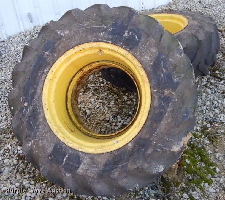 image for item HJ9749 1978 John Deere 480B  forklift