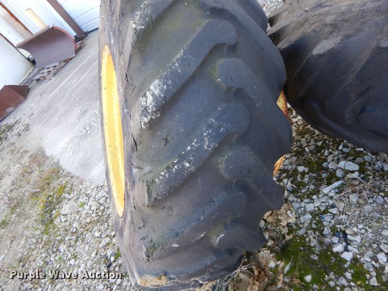 image for item HJ9749 1978 John Deere 480B  forklift