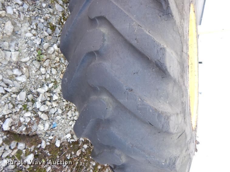 image for item HJ9749 1978 John Deere 480B  forklift