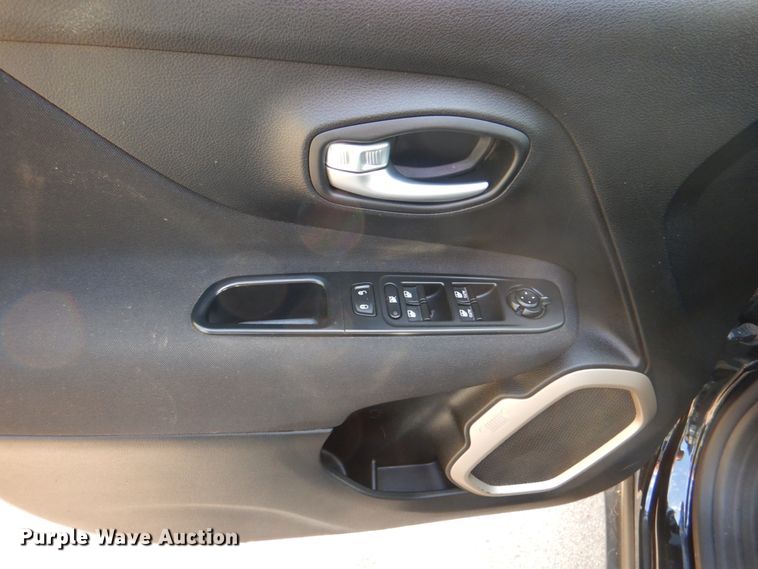 image for item HK9517 2017 Jeep Renegade Sport  SUV