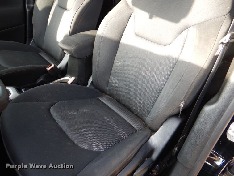 image for item HK9517 2017 Jeep Renegade Sport  SUV