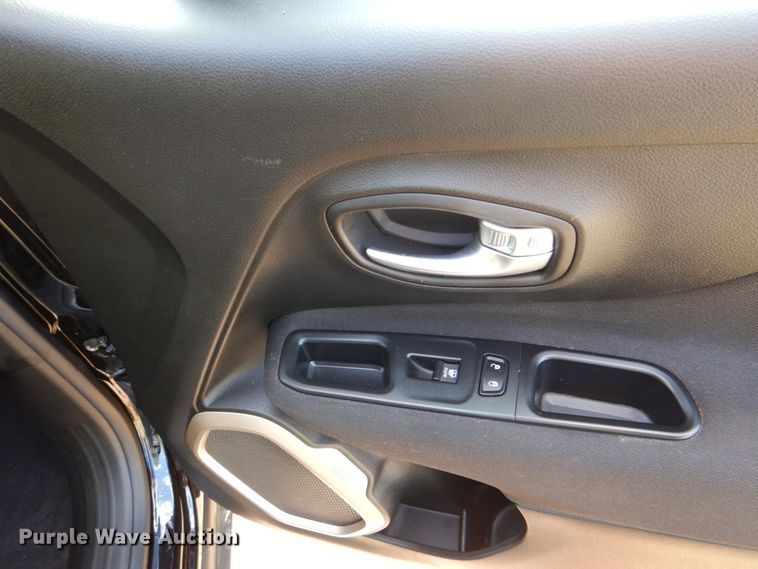 image for item HK9517 2017 Jeep Renegade Sport  SUV