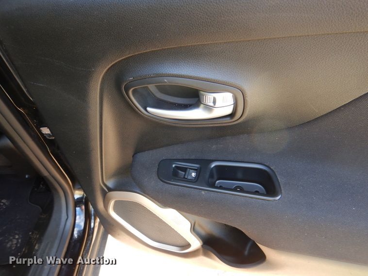 image for item HK9517 2017 Jeep Renegade Sport  SUV