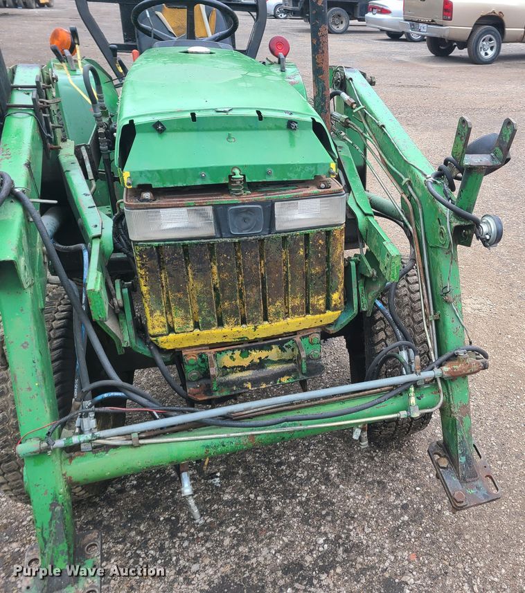 image for item HM9285 1989 John Deere 770  tractor