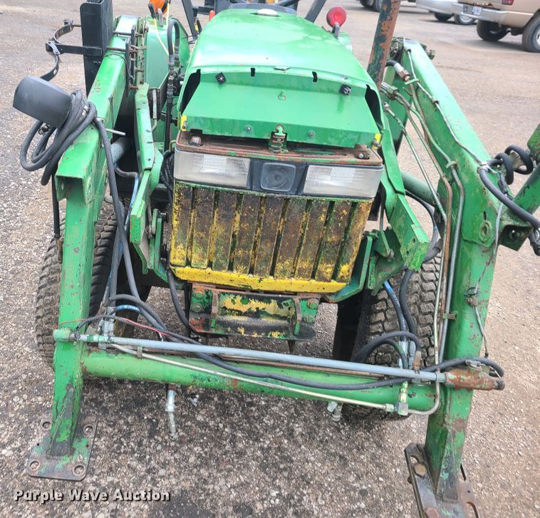 image for item HM9285 1989 John Deere 770  tractor