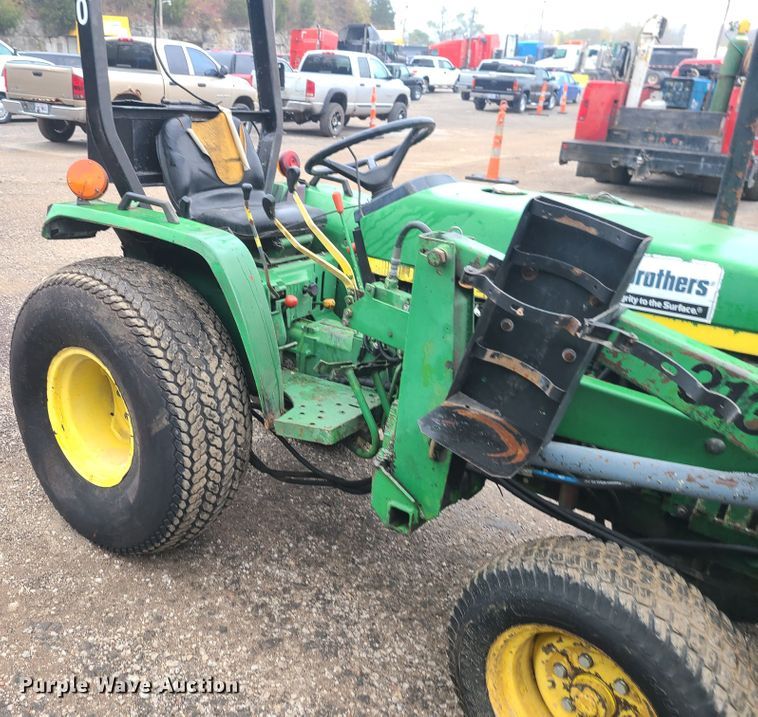 image for item HM9285 1989 John Deere 770  tractor