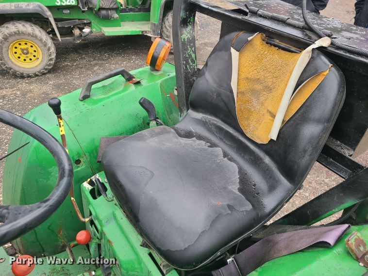 image for item HM9285 1989 John Deere 770  tractor