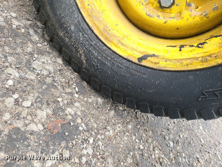 image for item HM9285 1989 John Deere 770  tractor