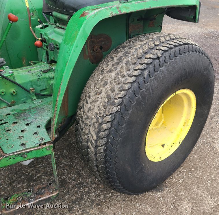 image for item HM9285 1989 John Deere 770  tractor