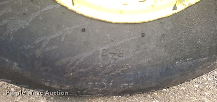 image for item HM9285 1989 John Deere 770  tractor