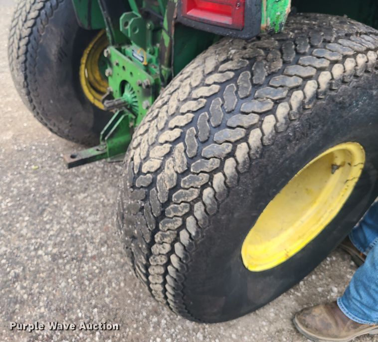 image for item HM9285 1989 John Deere 770  tractor