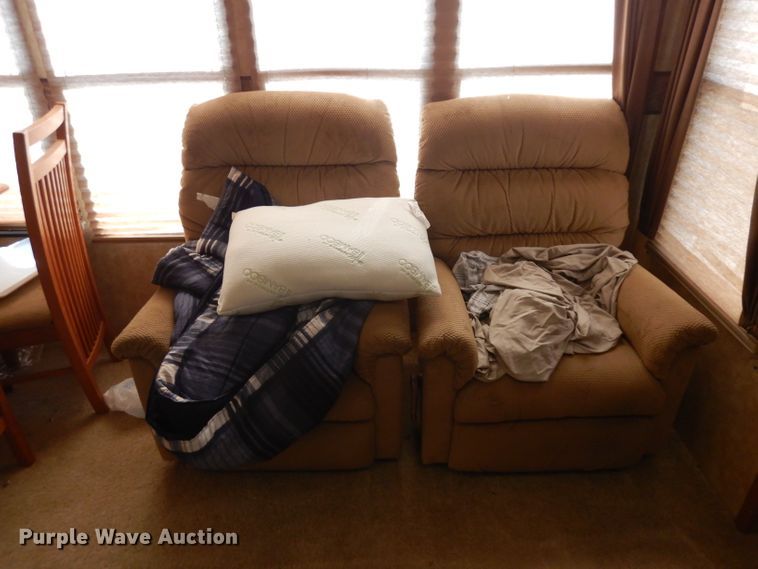 image for item HN9358 2008 Forest River Sandpiper  camper