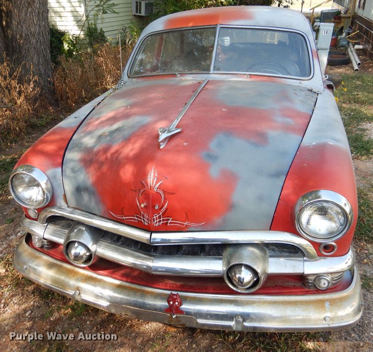 image for item HO9176 1951 Ford  sedan