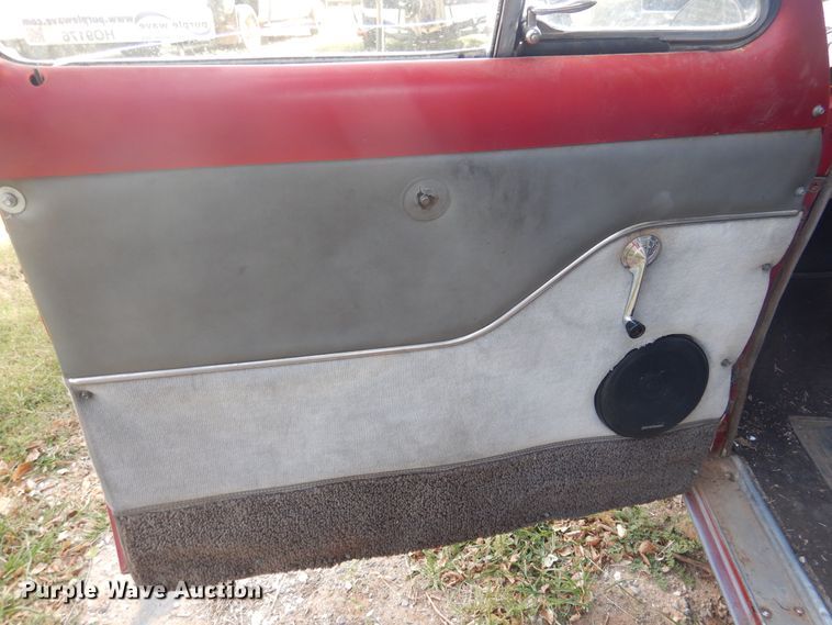 image for item HO9176 1951 Ford  sedan