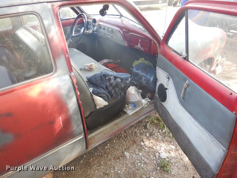 image for item HO9176 1951 Ford  sedan