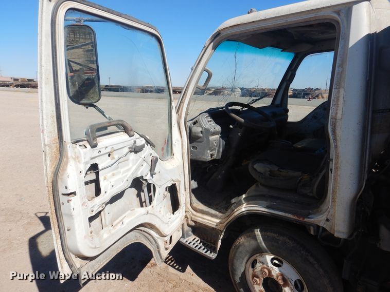 image for item HO9187 1995 Isuzu NPR  flatbed truck