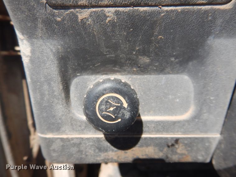 image for item HO9187 1995 Isuzu NPR  flatbed truck