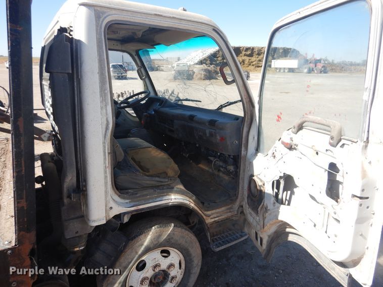 image for item HO9187 1995 Isuzu NPR  flatbed truck