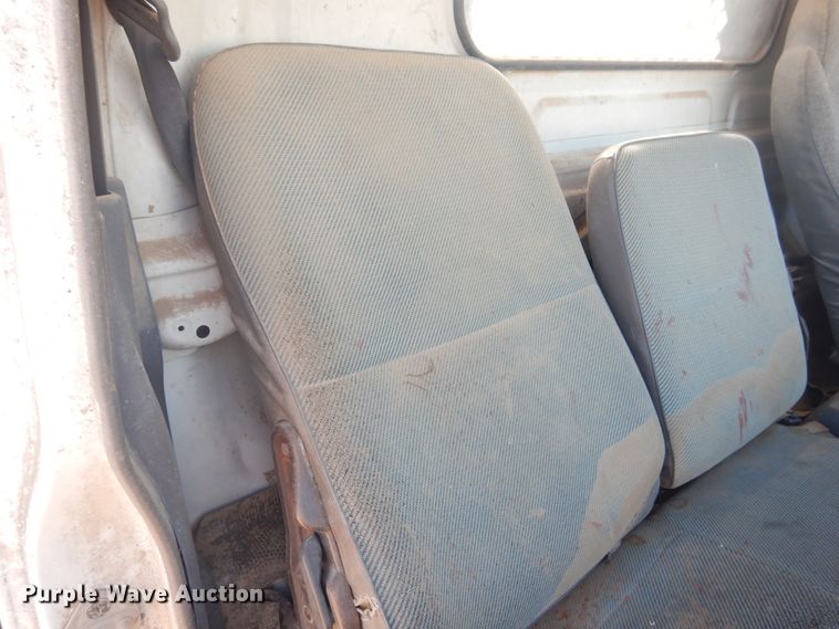 image for item HO9187 1995 Isuzu NPR  flatbed truck