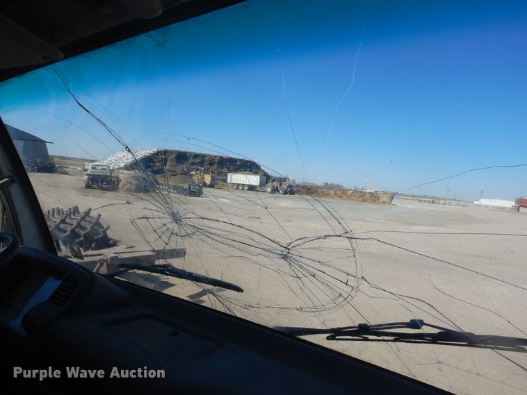 image for item HO9187 1995 Isuzu NPR  flatbed truck