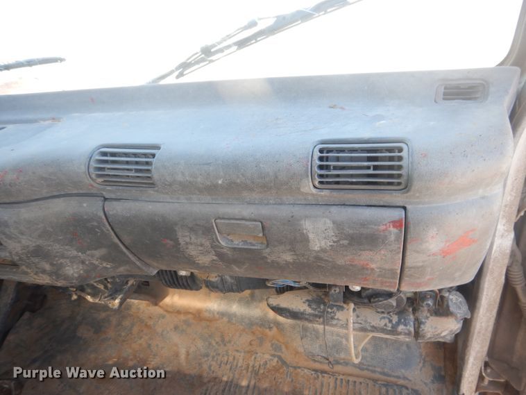 image for item HO9187 1995 Isuzu NPR  flatbed truck