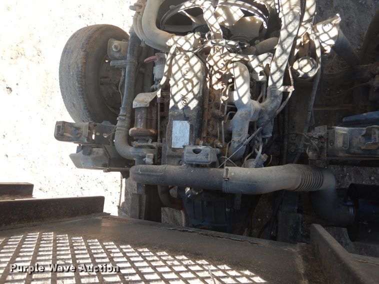 image for item HO9187 1995 Isuzu NPR  flatbed truck