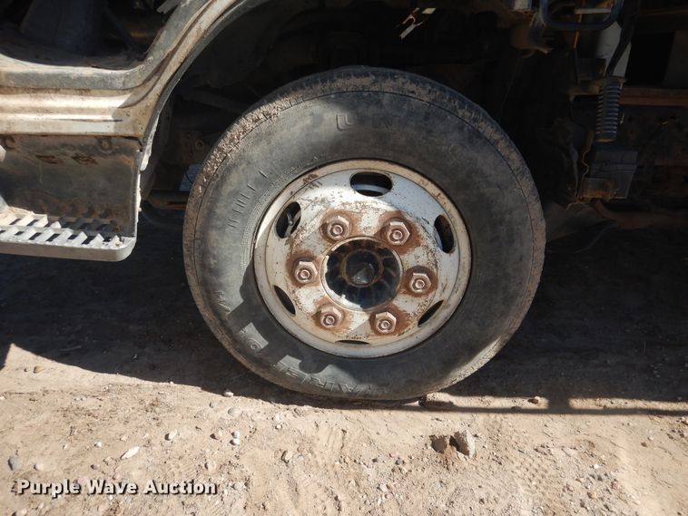 image for item HO9187 1995 Isuzu NPR  flatbed truck