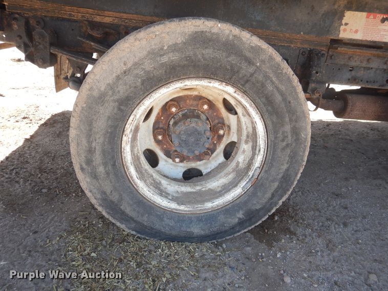 image for item HO9187 1995 Isuzu NPR  flatbed truck