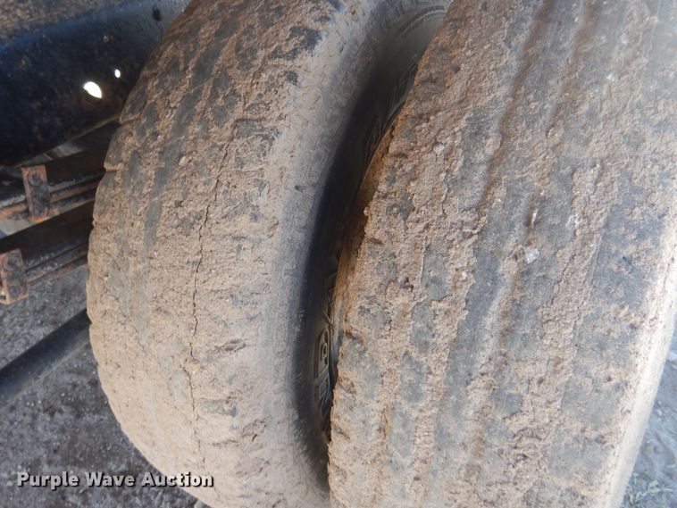 image for item HO9187 1995 Isuzu NPR  flatbed truck