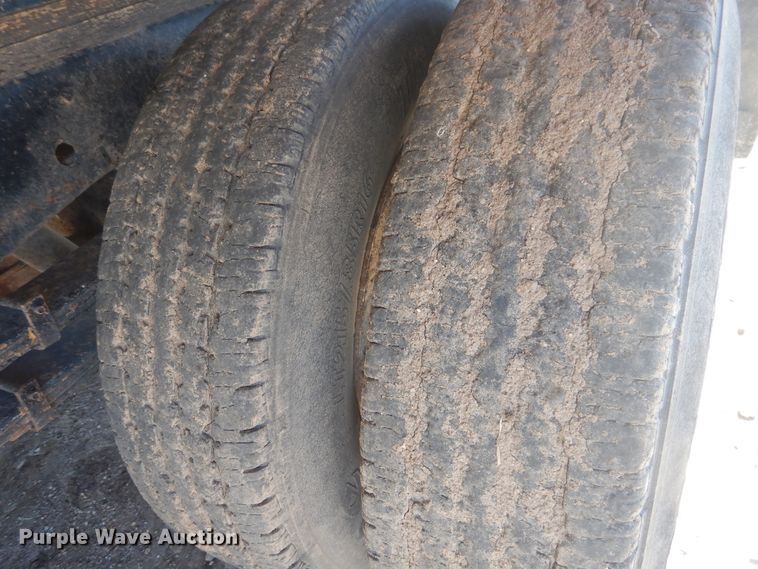 image for item HO9187 1995 Isuzu NPR  flatbed truck