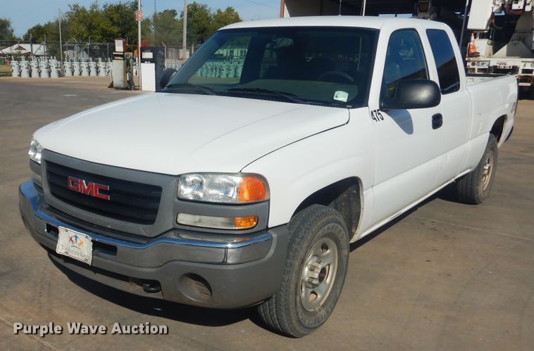 image for item HO9238 2004 GMC Sierra 1500  Ext. Cab pickup truck