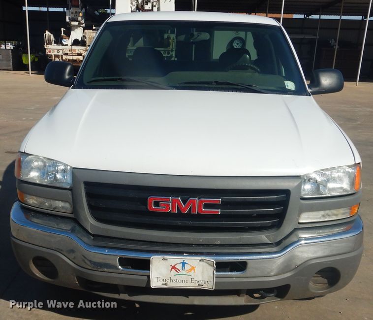 image for item HO9238 2004 GMC Sierra 1500  Ext. Cab pickup truck