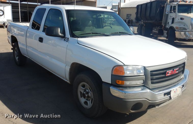 image for item HO9238 2004 GMC Sierra 1500  Ext. Cab pickup truck